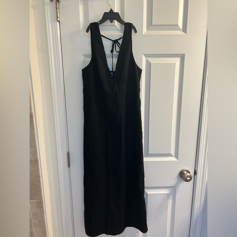 Old Navy dress, XS black tie back V-neck dress, never worn before! Tag on.